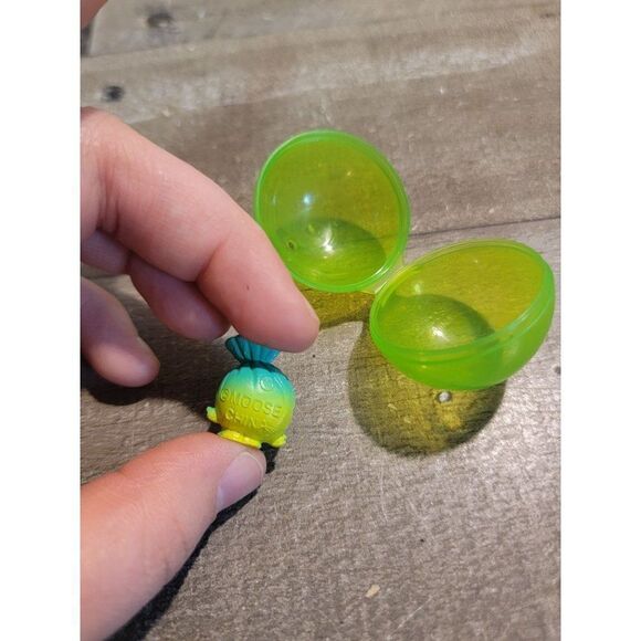 Moose green Shopkins lollipop sucker candy toy figure - Picture 2 of 3